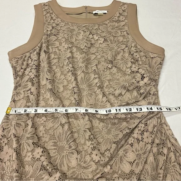Calvin Klein Sleeveless Sheath Dress Size 14 Ruched Stretch Floral Lace Taupe - Picture 10 of 14